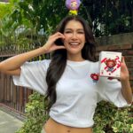 Aniporn Chalermburanawong Instagram - ใจส่งใจ❤️มาส่งใจให้ผู้ป่วยโรคหัวใจแต่กำเนิดกัน แนทขอชวนมาแกะกล่อง Art Toy น้อง ‘Hi! ใจ’ และตามหาตัว Secret สุดน่ารัก จะได้สะสมให้ครบทั้ง 4 แบบ พร้อมช้อปเสื้อยืดสุดคิ้วท์คอลเลกชั่นพิเศษที่ออกแบบโดย @parnarts 😍 เพื่อช่วยกันส่งต่อความสุขให้กับน้องๆ ผู้ป่วยโรคหัวใจแต่กำเนิด กับ @CentralRetail กัน! โดยรายได้หลังหักค่าใช้จ่ายนำไปสมทบทุนค่ารักษาให้กับน้องๆ ผ่านมูลนิธิเด็กโรคหัวใจฯ  ❤️❤️❤️❤️❤️❤️❤️❤️❤️ 🙌 มาเป็นเจ้าของ Art Toy ทั้ง 4 ดีไซน์ และตามหาตัว Secret ก่อนใคร Art Toy* Hi! ใจ แบบกล่อง 1 ตัว ราคา 990 บาท Art Toy* Hi! ใจ แบบ BOX SET 3 ตัว ราคา 2,690 บาท *Blind Box ไม่สามารถเลือกสีของ Art Toy ได้ T-Shirt Hi! ใจ ราคา 490 บาท ช้อปได้ที่ 📍 TikTok Shop: @CentralDepartmentstore 📍ช้อปเองได้ที่ POP MART สาขาเซ็นทรัลเวิลด์ หรือดูข้อมูลเพิ่มเติมได้ที่ IG Bio @CentralRetail ❤️❤️❤️❤️❤️❤️❤️❤️❤️ #CentralRetail #CRC #ให้ใจส่งต่อความสุขไม่รู้จบ