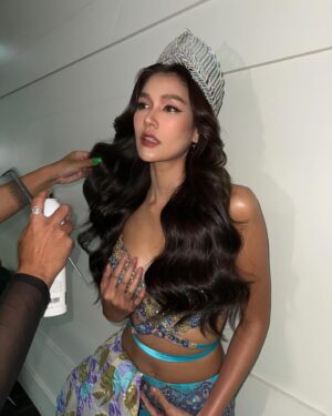 Aniporn Chalermburanawong Instagram - สุขสันต์วันปี๋ใหม่ไทยเจ้า มาในลุคสวยๆโก้ๆนั่งบนรถแห่เจ้า✨☺️🙏🏼

#KingPowerSongkran2024
#อภิมหาสงกรานต์รางน้ำ
#ม่วนหนุกสุขคัก
#แห่แดนซ์กินช้อปเล่นน้ำให้ฉ่ำ
#RANGNAMSONGKRAN2024