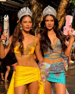 Aniporn Chalermburanawong Instagram - คนข้างๆยังโสด จีบได้ แต่ต้องผ่าน พี่แนทครับบ 😎✨️ ขอบคุณ @kingpowerofficial สำหรับกิจกรรม ม่วนซื่นแบบนี้ง้าปปป

#KingPowerSongkran2024
#อภิมหาสงกรานต์รางน้ำ
#ม่วนหนุกสุขคัก
#แห่แดนซ์กินช้อปเล่นน้ำให้ฉ่ำ
#RANGNAMSONGKRAN2024