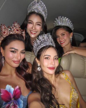 Aniporn Chalermburanawong Instagram - คนข้างๆยังโสด จีบได้ แต่ต้องผ่าน พี่แนทครับบ 😎✨️ ขอบคุณ @kingpowerofficial สำหรับกิจกรรม ม่วนซื่นแบบนี้ง้าปปป

#KingPowerSongkran2024
#อภิมหาสงกรานต์รางน้ำ
#ม่วนหนุกสุขคัก
#แห่แดนซ์กินช้อปเล่นน้ำให้ฉ่ำ
#RANGNAMSONGKRAN2024