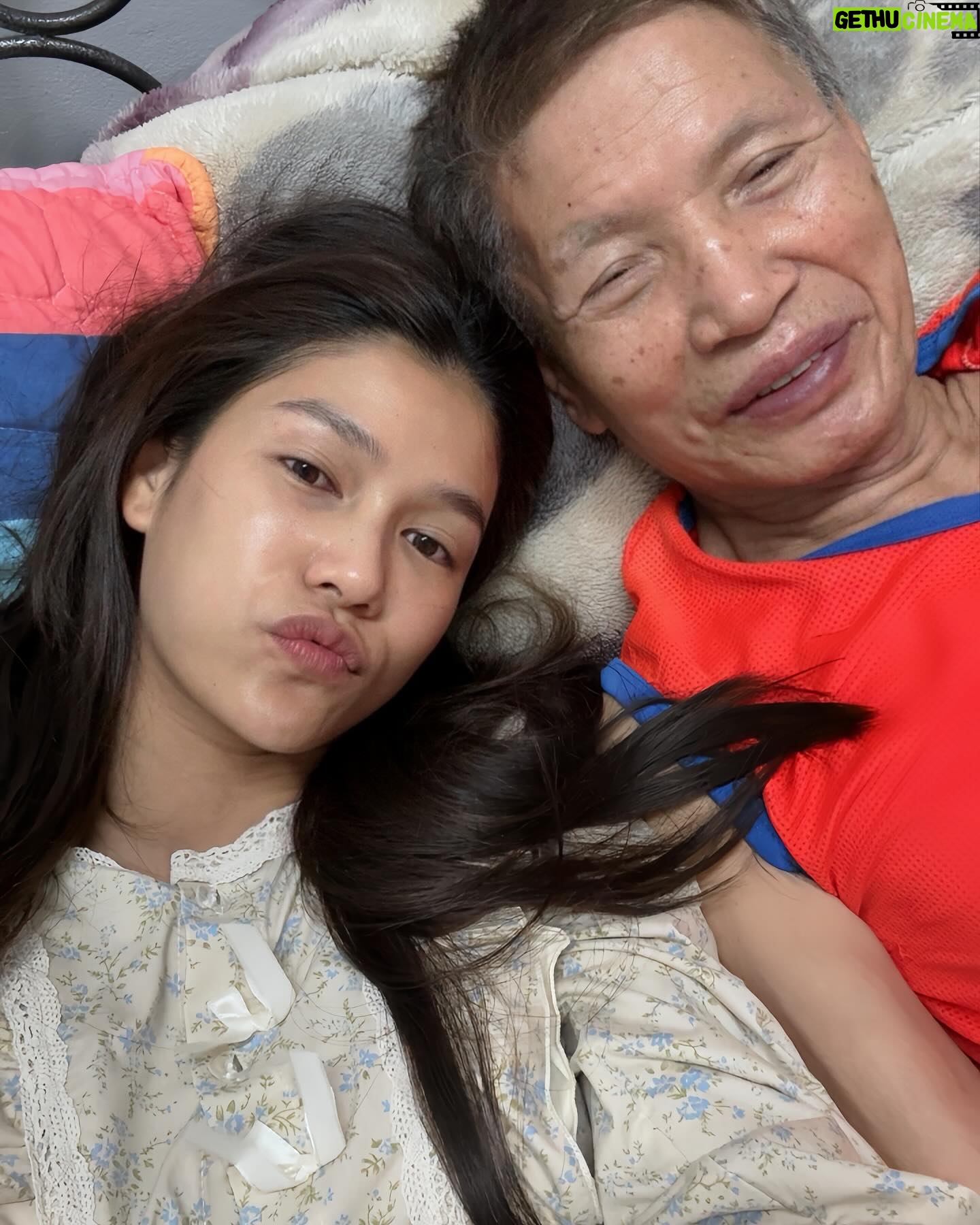 Aniporn Chalermburanawong Instagram - 🥹🫶🏻 ตึงวันนี้สู้เพื่อป้อกับแม่ ฮักอีป้ออีแม่ ขนาด ฮักษาสุขภาพตวยเน้อ เดี๋ยวน้องปิ๊กมาใหม่