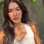 Aniporn Chalermburanawong Instagram - ☀️✨ ใจบางๆในช่วงยามเย็นแดดที่ร้อนกลับเย็นหนาวจนขนลุกซู่~~ เอารูปสวยๆมาฝากก๊าฟฟ 📸 @namtanlitaa