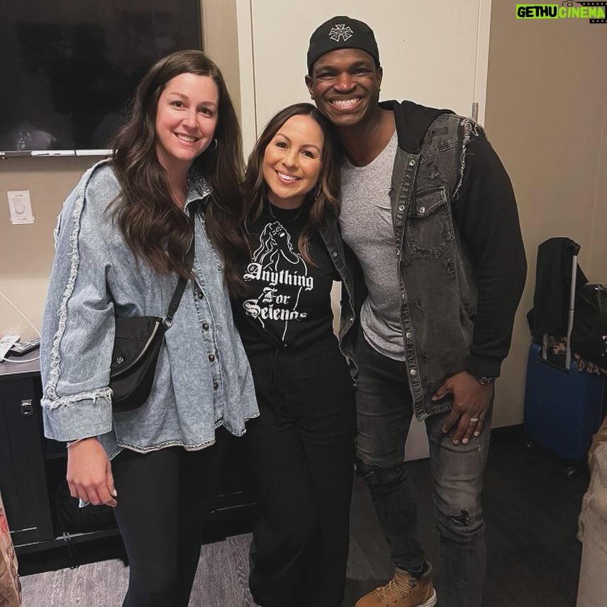 Anjelah Johnson-Reyes Instagram - This weekend of shows sucked. Sike! They were dope.🔥 That one guy got moded when I told him to scram. 😉 I love you Brea. Thank you for a fantastic weekend. I woke up feeling happy thinking about how much fun we had. Until next time! 📸 @malhall @demeanor.exposure