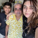 Anjum Fakih Instagram - Yo ! Mamujaan in the house ! 🥰❤️ And my handsome cousin too… #famjam #postsurgeryhealing