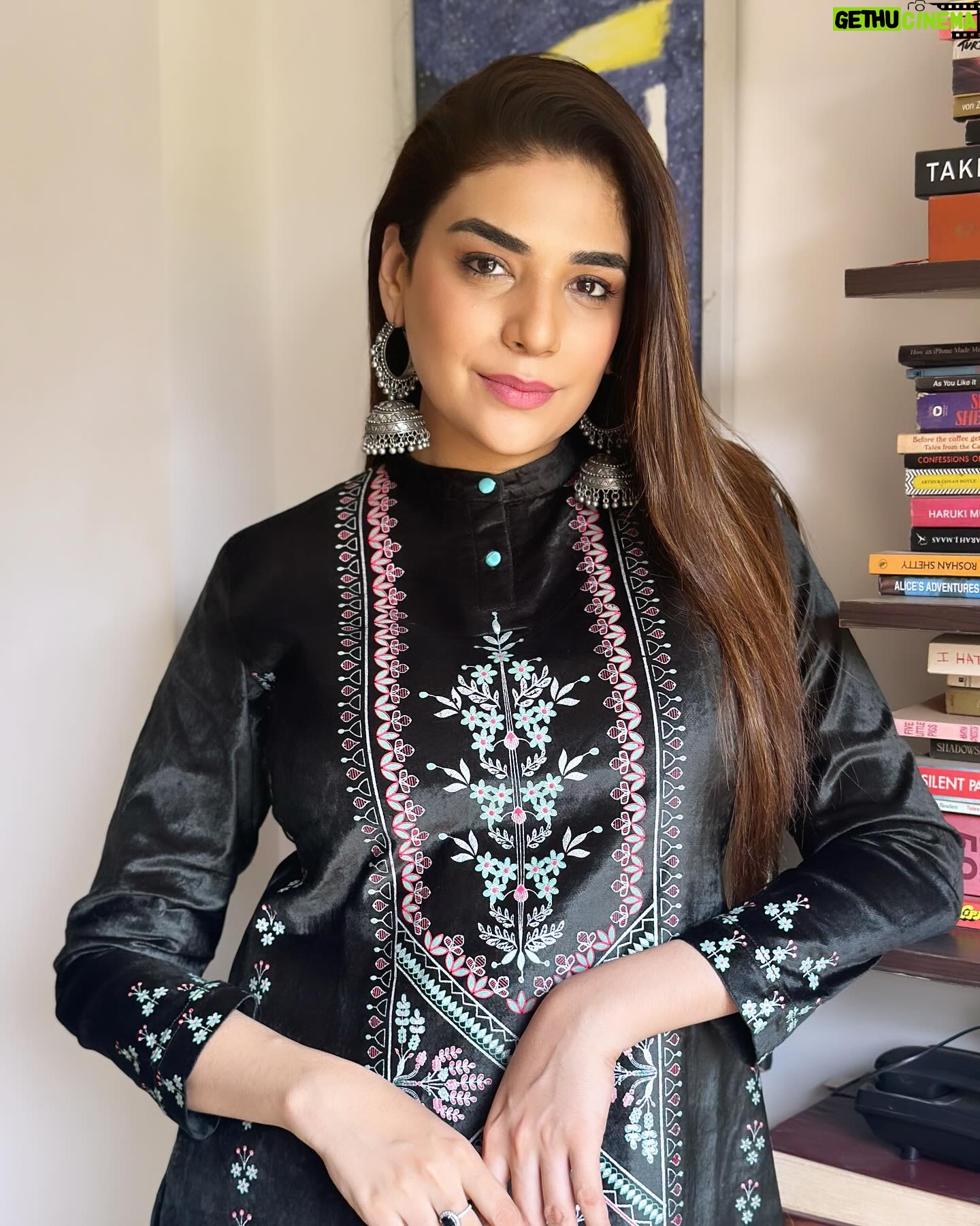 Anjum Fakih Instagram - May this blessed Friday be a farewell to all worries and a gateway to Eid ul Fitr filled with peace and blessings. #AlvidaJumma Mubarak ho π€²πΌπβ€οΈ Styled by:- @seam_stress_by_rajludhwani Outfit by:- @stadofashion_official