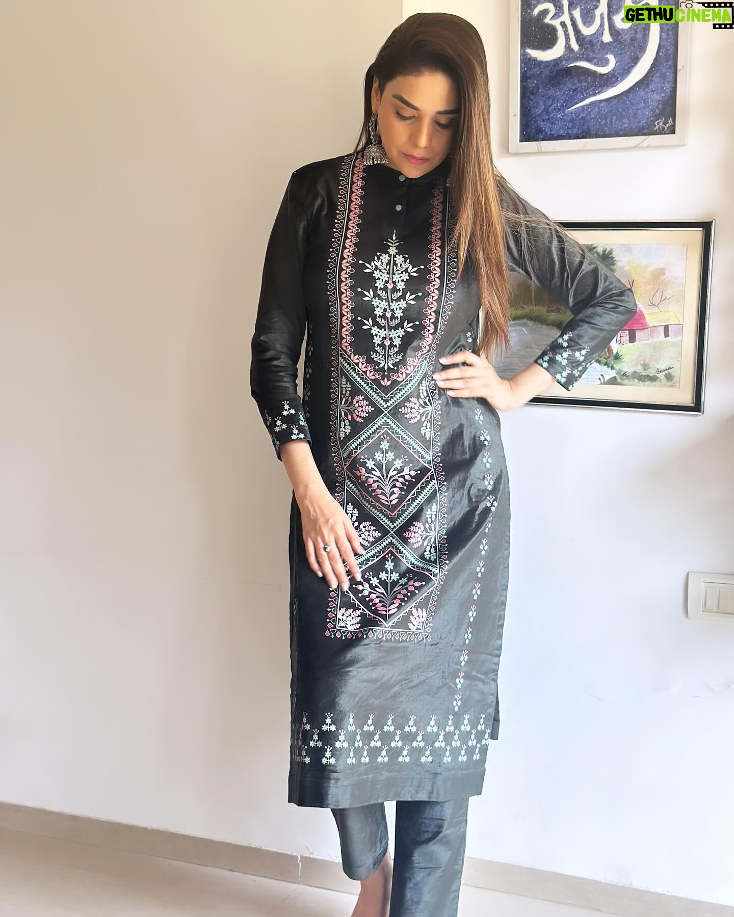 Anjum Fakih Instagram - May this blessed Friday be a farewell to all worries and a gateway to Eid ul Fitr filled with peace and blessings. #AlvidaJumma Mubarak ho π€²πΌπβ€οΈ Styled by:- @seam_stress_by_rajludhwani Outfit by:- @stadofashion_official