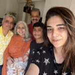 Anjum Fakih Instagram - Yo ! Mamujaan in the house ! 🥰❤️ And my handsome cousin too… #famjam #postsurgeryhealing
