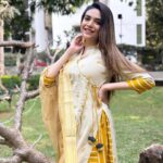 Anjum Fakih Instagram - I wish that you dive into the rainbow of possibilities this Holi ! May your day be filled with laughter, love, and endless inspiration. Wishing you all a joyful and colorful Holi. #InspireToCelebrate #holivibes #holi2024 #anjumfaikh 🥰🤗❤️ Styled by:- @seam_stress_by_rajludhwani Outfit by:- @stadofashion_official