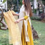 Anjum Fakih Instagram - I wish that you dive into the rainbow of possibilities this Holi ! May your day be filled with laughter, love, and endless inspiration. Wishing you all a joyful and colorful Holi. #InspireToCelebrate #holivibes #holi2024 #anjumfaikh 🥰🤗❤️ Styled by:- @seam_stress_by_rajludhwani Outfit by:- @stadofashion_official