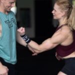 Anníe Mist Þórisdóttir Instagram - WHO NEEDS MORE PROTEIN?? There is a common misconception that men need more protein than women. It might be true in absolute terms if there is more muscle mass to support, but something that is often overlooked is how the female body responds to the ingested protein and the quantities. Women actually need larger doses of protein post training to avoid staying in a catabolic state (muscle breakdown) after training than men. To trigger the rebuild response current research suggests that we need higher amounts of leucine, so ladies, get yourself an extra large scoop - the one in the bag is for men, so let’s start double dipping. Rule of thumb: 30 year old = 30g protein Menopause = 40g protein @live.momentous #WomenAreNotSmallMen #GrassFedProtein #QualityMatters #KnowledgeIsPower #dottir #Strong #mom