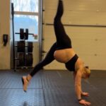 Anníe Mist Þórisdóttir Instagram - Feeling good and grateful to move and feel strong ! 33 weeks, busy life, moving houses and definitely feeling it but training smart and adjusted makes me stronger. Haven’t done the open yet and that will be done scaled…. Happening this Monday ;) #training #mom #crossfit #strong #pregnant #gymnastics #tyrathlete