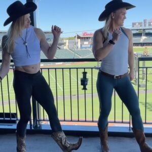 Anníe Mist Þórisdóttir Instagram - Life is just so much better with you in it ❤️! The light, energy and happiness you spread is so contagious ☀️ Wishing you the very happiest of birthdays and I can’t wait to celebrate in person when I get you “home” 👯‍♀️

I’ll definitely celebrate today with a good cake though and send you a picture of me and Freyja eating it 🎂🥳😂

@katrintanja #soulmate #birthdaygirl #celebration