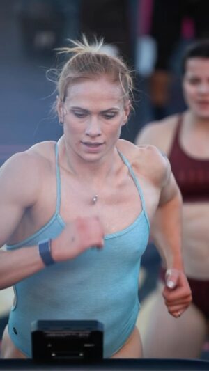 Anníe Mist Þórisdóttir Instagram - Next stop Miami for @wodapalooza 😎 🔥 

Won’t be competing like last year man was it fun taking the floor with @katrintanja and @malobrien_ but it will be a packet schedule with you guys and then I get to watch some fit athletes put on a show 🫶

If you are around then here is how we can meet up! 

💥Friday 
- Momentous workout at CF Yelow falcon 💪
- Champion panel at Tina Hills 11am
- Seminar at Seminar stage with Katrin 1pm

💥Saturday 
- Whoop 5km and Q and A 9am
- Celebrity Gauntlet 12pm
- Podcast at Podcast stage with Katrin 3pm
- TYR coaching session at venue for volunteers 8:15pm

💥Sunday 
- TYR booth meet and great!! 12:30pm 🙌