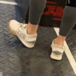 Anníe Mist Þórisdóttir Instagram - You can’t technically call this a SUPERSET, but I’ll do it anyways! 8 - 12/side Off-set Bulgarian split squat 8 - 12/side Band single arm pulldown 30-seconds/side DB Off-set carry (front rack overhead) 8 - 12/side Archer ring push up Adding a little extra accessory after class is a FANTASTIC way to feel even more complied and the fastest way to 🍑 Btw, am I the only one who instantly feel at least 10% fitter when putting on a pair of good looking leggings? @tyrsport @thetrainingplan @tyrsport