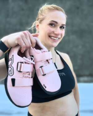 Anníe Mist Þórisdóttir Instagram - GIVEAWAY BUNDLE ALERT 🚨 

Win the Pink and Black Trainer and Pink and Black Lifter!!! 

Yes you can finally get your hands on this sick color way 🔥I’m obsessed with it! 

All you have to do is 

1❄️ Follow me and @tyrsport on instagram
2❄️ Comment below with a New Years goal in the gym, a weight you want to to hit, gymnastics skill you want to achieve or a run you want to do… 
2.5❄️ Win it for a friend, training partner or a loved one by symbols telling me why they deserve it in a comment and show them the love by tagging them ❤️

Each goal or Friend is an entry and you can enter as many times as you want…. Winner picked by 1st of January 🫶 May the odds be ever in your favor 

#teamtyr #crossfit #giveaway #shoes #loveshoes #lifters #dottir