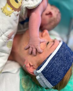 Anníe Mist Þórisdóttir Instagram - And just like that my heart grew a few more sizes ❤️ grateful beyond words to have my little guy in my arms Mom recovering from C section and baby strong 9lbs, healthy and happy I’ll talk about why C section later. For now enjoying life as a family of 4 ❤️💙💙❤️ #grateful #happy #enjoylife #newborn #mom #strong #life #family