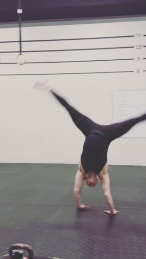 Anníe Mist Þórisdóttir Instagram - Last training session with my buddy in my belly 🤰💙 next time he will be right next to me

We did some comfortable echo biking and then just had to see if there was a 🤸 or two wanting to burst out 

Emotional day but a great day

Last day with just a family of 3 and we can’t wait to see our little one ❤️💙

#grateful #enjoylife #enoythejourney #mom #pregnant #fitpregnancy #tyrathlete #love #family ly