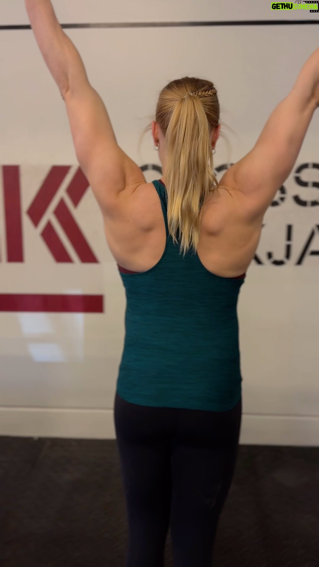 Anníe Mist Þórisdóttir Instagram - There’s always a different angle …. Finishing up my 39th week of overloading HSPU progression 🫡😅 #gymnastics #crossfit #mom #athelte #fitpregnancy #39weekspregnant #enjoylife #tyrathlete