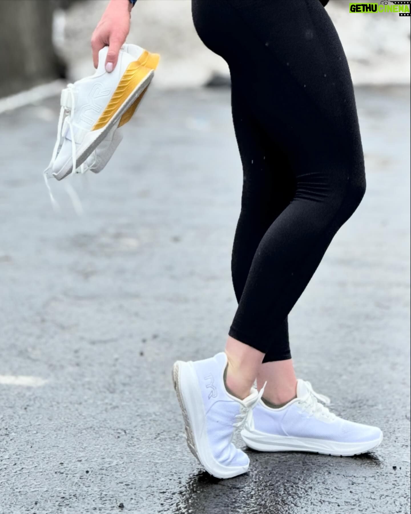 Anníe Mist Þórisdóttir Instagram - GIVEAWAY ALERT ‼️🔔 If anything is better then fresh whites it’s fresh whites with Gold! TYR giveaway bundle will therefore be 1x💛🤍WHITE AND GOLD LIFTERS (wide toe box they are amazing!!! ) And 1x🤍ALL WHITE TECHKNIT RNR-1s my everyday shoes @tyrsport now has a Europe site!! To celebrate the open and the launch of their new site they will be spreading the love to EUROPE ❤️ sorry US it’s EU only this time 😉 Europe let’s show them we want it!!! All you have to do 1) Comment with why you want these or tag a friend and say why someone else deserves them 🤝 2) Make sure to follow @tyrsport #giveaway #present #olylifting #allwhites #europe #tyrathlete