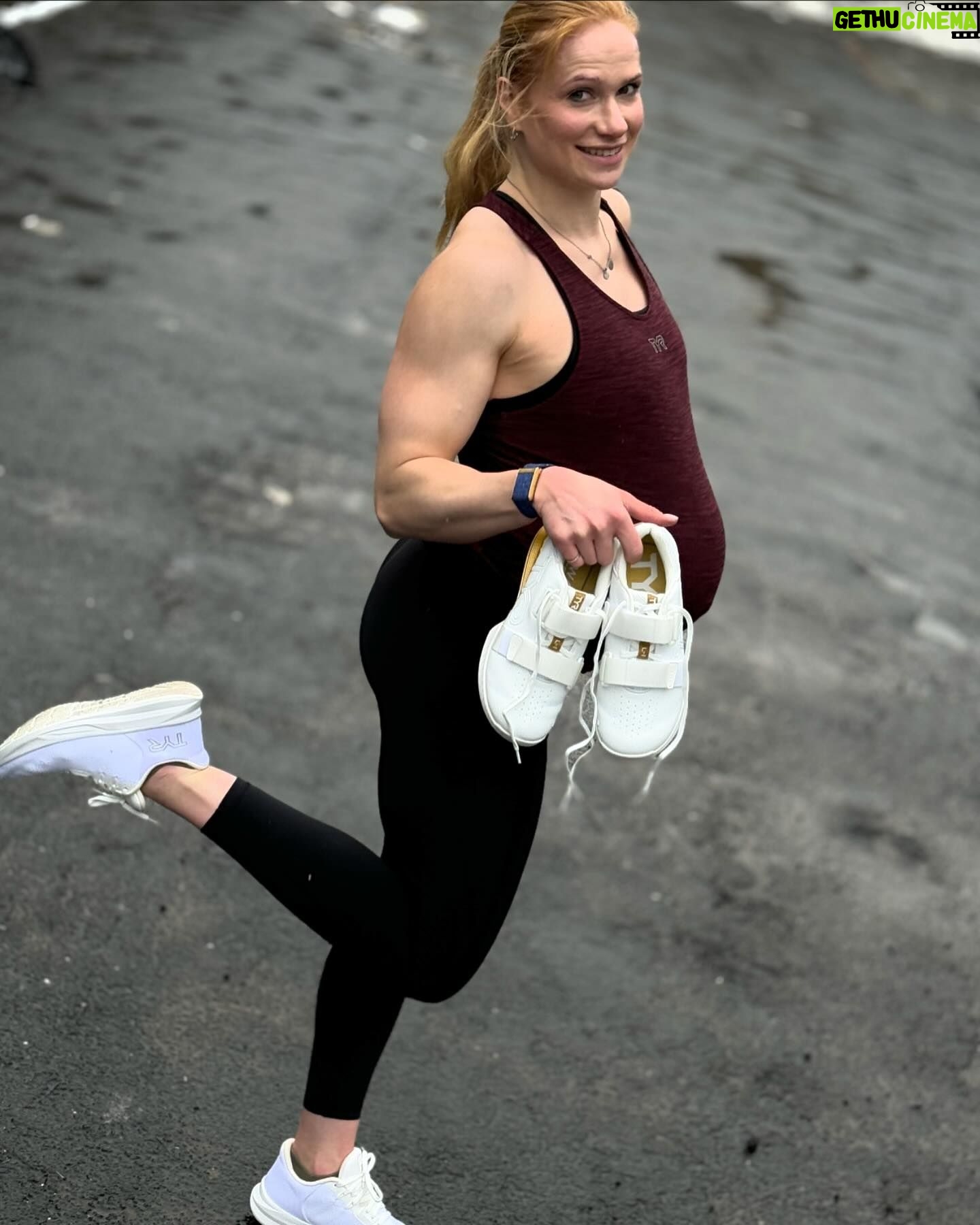 Anníe Mist Þórisdóttir Instagram - GIVEAWAY ALERT ‼️🔔 If anything is better then fresh whites it’s fresh whites with Gold! TYR giveaway bundle will therefore be 1x💛🤍WHITE AND GOLD LIFTERS (wide toe box they are amazing!!! ) And 1x🤍ALL WHITE TECHKNIT RNR-1s my everyday shoes @tyrsport now has a Europe site!! To celebrate the open and the launch of their new site they will be spreading the love to EUROPE ❤️ sorry US it’s EU only this time 😉 Europe let’s show them we want it!!! All you have to do 1) Comment with why you want these or tag a friend and say why someone else deserves them 🤝 2) Make sure to follow @tyrsport #giveaway #present #olylifting #allwhites #europe #tyrathlete