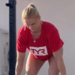 Anníe Mist Þórisdóttir Instagram - What lift makes you feel strong?? For me it’s definitely DL 🤝cause it’s the most amount of weight I can move and I always want to be able to pick things up from the floor. Here I don’t want to break the tiles so we got the safety straps set up as close to the ground as possible . It was quite hard to always go from dead stop in that position 😅🍑🤌 #strong #deadlift #weightlifting #mom #enjoylife #crossfit #tyrathlete #rogue