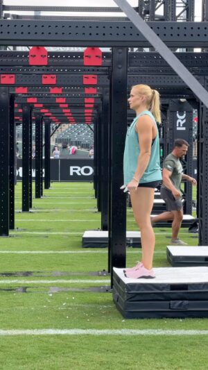 Anníe Mist Þórisdóttir Instagram - Even though I’m not competing this weekend we got to jump  on the floor for the legends event and it was SO much fun!! 

I love you guys and ohh do I love the monkey bars to.  Did them first at the Games 2011 and now again taking the floor with some of the same girls was actually pretty amazing 🥹🫶

Thank you @katrintanja for always being my partner and up for everything!! 🤝❤️

@rogueinvitational  #rogueinvitational #monkeybars @tyrsport