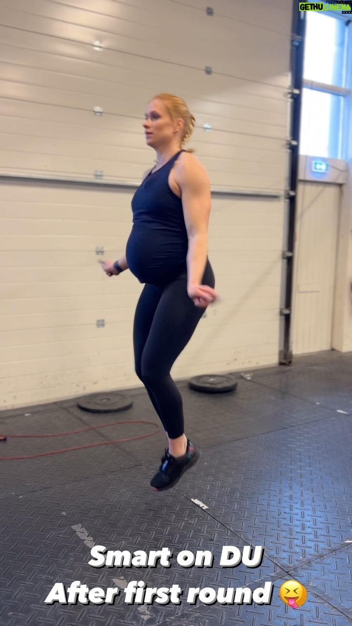 Anníe Mist Þórisdóttir Instagram - Well I can’t really say I was flying 🦋😆 But 24.2 is One and Done and it got accomplished as RX YouTube video up now - i could go for just having this one round for time kinda workout 😅 ✋ Me if you already did it Here’s to one more week!! #crossfitfames #open #32weekspregnant #grateful #strong #mom #dottir