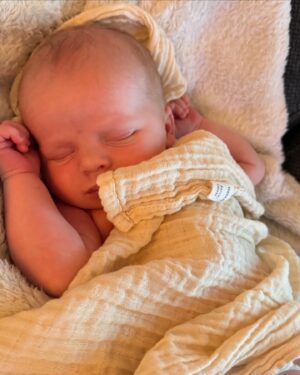 Anníe Mist Þórisdóttir Instagram - First Mother’s Day as a mom of two!! It feels crazy to write that ❤️💙 
No one could have prepared me for what it actually feels like to be a mom.  The most incredible thing I have ever done, hugs, kisses , snuggles, laughter and love along with sleepless nights, long hours, million times answering the same questions but it has also taught me I have endless patience for these two ❤️
Heart absolutely Full of Love 

#mothersday #mom #grateful #love #enjoylife #dottir #son
