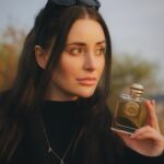 Anna Šulcová Instagram – Každá žena je bohyně a každá žena by si toho měla být vědoma! Moc děkuji za možnost spolupráce s Notino pro Burberry Goddess a za vytvoření jejich parfému, který je nádherný! Vůně je aromatická s nádechem vanilky a je to přesně typ parfému, který mám ráda✨ Proto jsem hlavně tuto spolupráci přijala! Menší funfact, parfém od Burberry byl první parfém, který jsem kdy v životě měla. Už si nepamatuji jméno, ale byl to parfém od maminky, který mi tenkrát nechala. Tak se ten příběh a kruh krásně uzavřel ✨🤎 @notino_cz #BurberryGoddessXNotino #ad