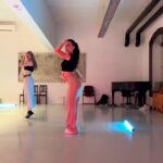 Anna Šulcová Instagram - Tak po delší době zase na úžasné lekci! Song: Mona Lisa 🌹 by @sofianmedjmedj ♥️ Choreo: @terrykvas 😘