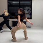 Anna Šulcová Instagram - Zase něco jiného a pro mě zas něco úplně nového🔥 ale bylo to top! Je šílený, kolik “stylů” tance existuje a co vše musím ještě zkusit! Song: Like What by @iamcardib 🤩 Chore: @terrykvas ♥️
