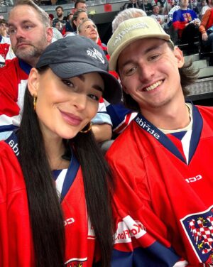 Anna Šulcová Instagram - Jak letos dopadneme na MS?🇨🇿🤔
Piš do komentářů 🥇🥈🥉