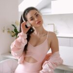 Anna Šulcová Instagram - in my fitness aesthetic era 🩰🤍🎀 tennis girlie🎾 *spolupráce s @tezenisofficial a jejich novou fitness kolekcí, ve které je i tenhle boží růžový overal 💕