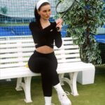 Anna Šulcová Instagram - in my fitness aesthetic era 🩰🤍🎀 tennis girlie🎾 *spolupráce s @tezenisofficial a jejich novou fitness kolekcí, ve které je i tenhle boží růžový overal 💕