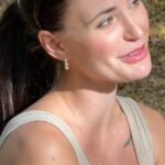 Anna Šulcová Instagram – první podzimní procházka u Prahy v krásné rezervaci Šance, kam jsme chodili hlavně v covidu, protože tam je nádherná příroda & výhledy 🧸🍂🤍

ps: chudák kuba, kterej musel fotit:D