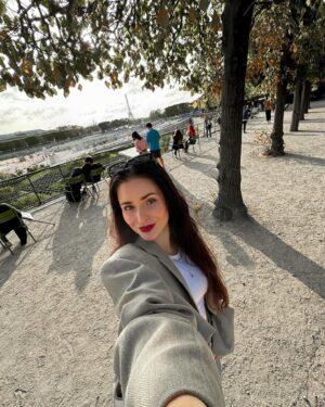 Anna Šulcová Instagram - are u happy to be in Paris? OUI. 🇫🇷💋