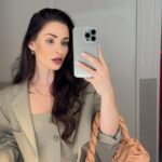 Anna Šulcová Instagram – are u happy to be in Paris? OUI. 🇫🇷💋