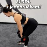 Anna Šulcová Instagram - Mrkněte na náš trénink zadku a nohou💪🏼🎁 Zapněte zvuk, Pavel komentuje 🔈 Po zahřátí a rozcvičení 1) Dřepy (širší stoj rozkročný) - 3x 8-10 opakování 2) RDL s jednoručkami - 3x 12 opakování 3) Single leg dřep na lavici - 3x 12 opakování každá noha 4) Roznožování na stroji v předklonu - 3x 15 opakování 5) Zakopávání vleže - 3x 12 opakování 6) Hip Thrust s velkou činkou - 3x 12 opakování Pauzy 60-120 vteřin..   Trénink je docela fuška, ale super!💪🏼
