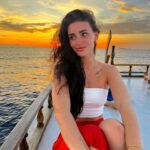 Anna Šulcová Instagram - Jste tým ZÁPAD nebo VÝCHOD slunce? 🌅 já rozhodně západ ☀️ @coracoramaldives @luxusni_dovolena.cz