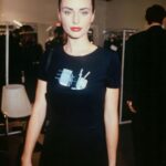 Anna Šulcová Instagram - If I was in 90s 🪩💃🏼 no, AI dokáže fakt zajímavé věci :D Přijde mi, že si nejsem moc podobná, ale je to cool! Schválně mi napište, kde to vypadá nejvíc jak já! Podle mě fotka číslo 2 & 4 👀 Jako dítě roku 1999 jsem si k té době moc nepřičichla, ale předpokládám, že takhle nějak vypadala moje maminka, protože mi každý říká, že jsem na ni podobná, ačkoliv já to vůbec nevidím :D