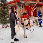 Anna Šulcová Instagram – Nejkrásnější vánoční zážitek!✨🤍🎄Celý výlet vloguju a připravuju si tím zároveň 1. vlogmas 2023 ❣️ 
btw: Paní nám říkala, že tihle 2 sobíci se prý rádi mazlí a nechávají se hladit, takže jsme měli velkou radost! 🫎