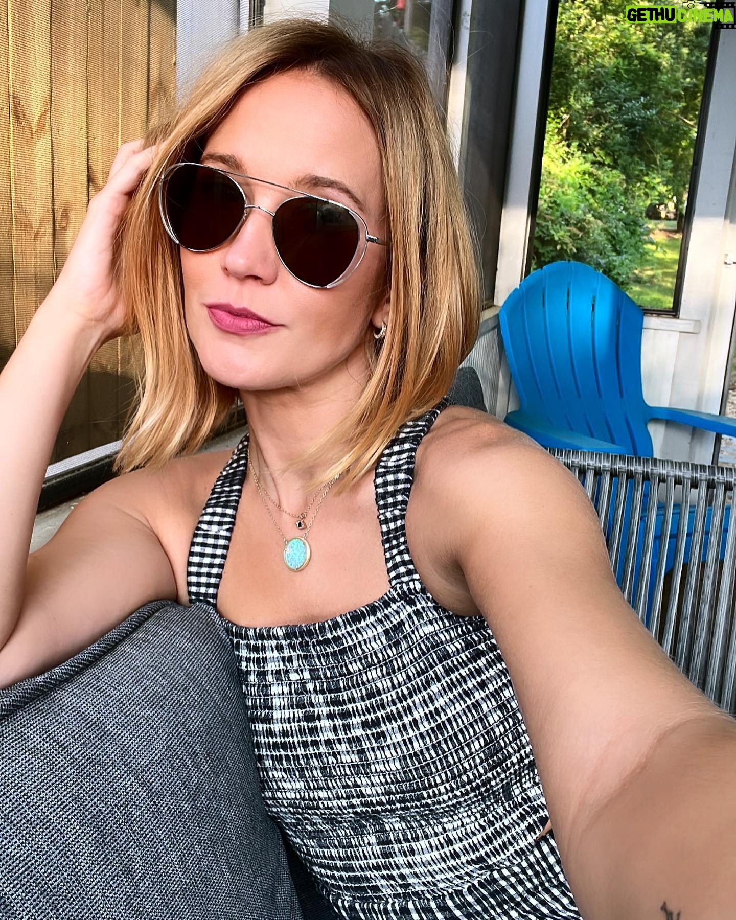Anna Camp Instagram - Love a Southern Georgia Sunday Sunset… smells like rain and wine and peaches and pie 🍑🍦🥂