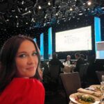Anna Camp Instagram - What a delight presenting last night! #artiosawards 💫 Casting directors and actors coming together and showing the support we need right now. Thankyou for having me and table 4 crushed 💫