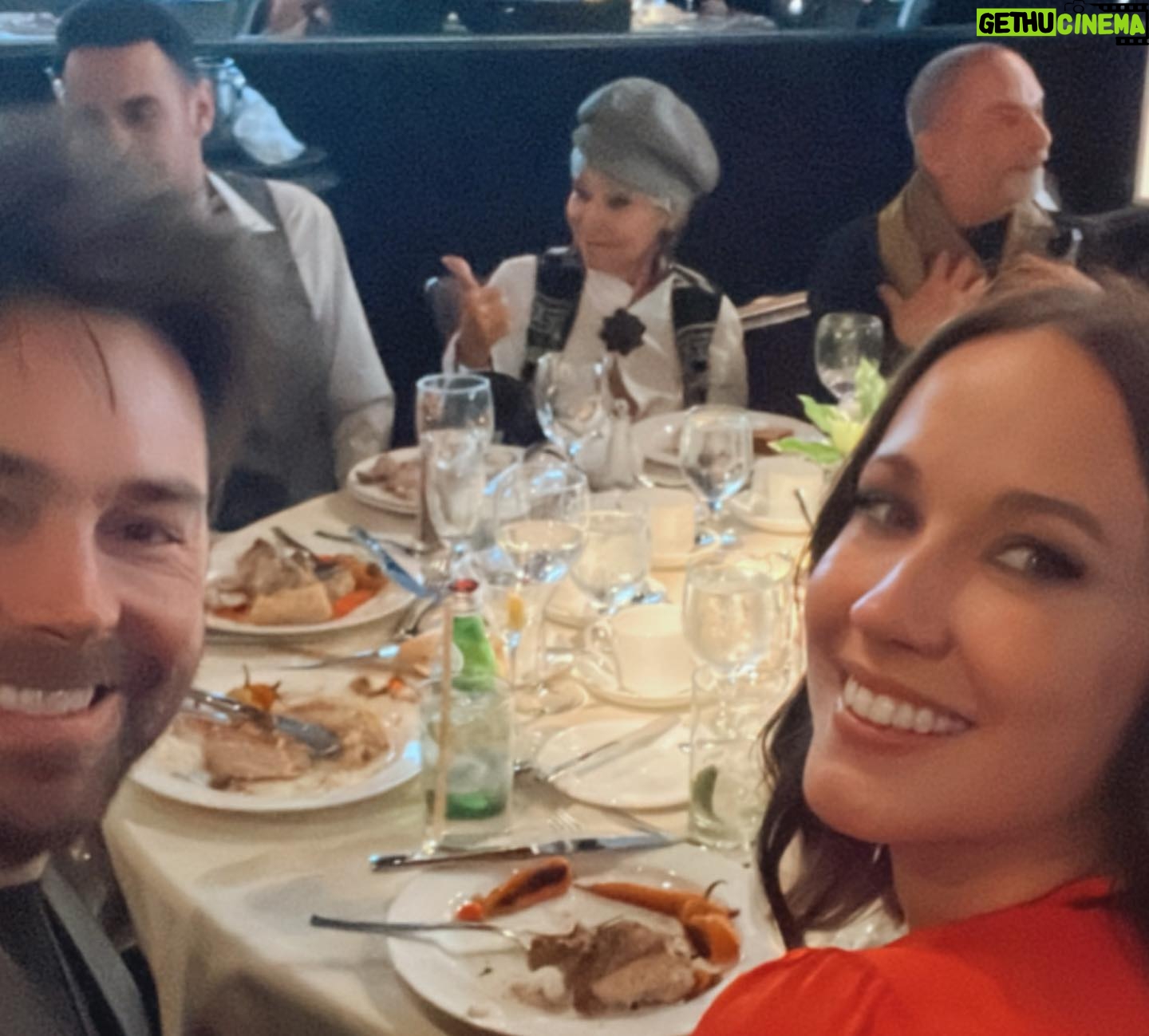 Anna Camp Instagram - What a delight presenting last night! #artiosawards 💫 Casting directors and actors coming together and showing the support we need right now. Thankyou for having me and table 4 crushed 💫