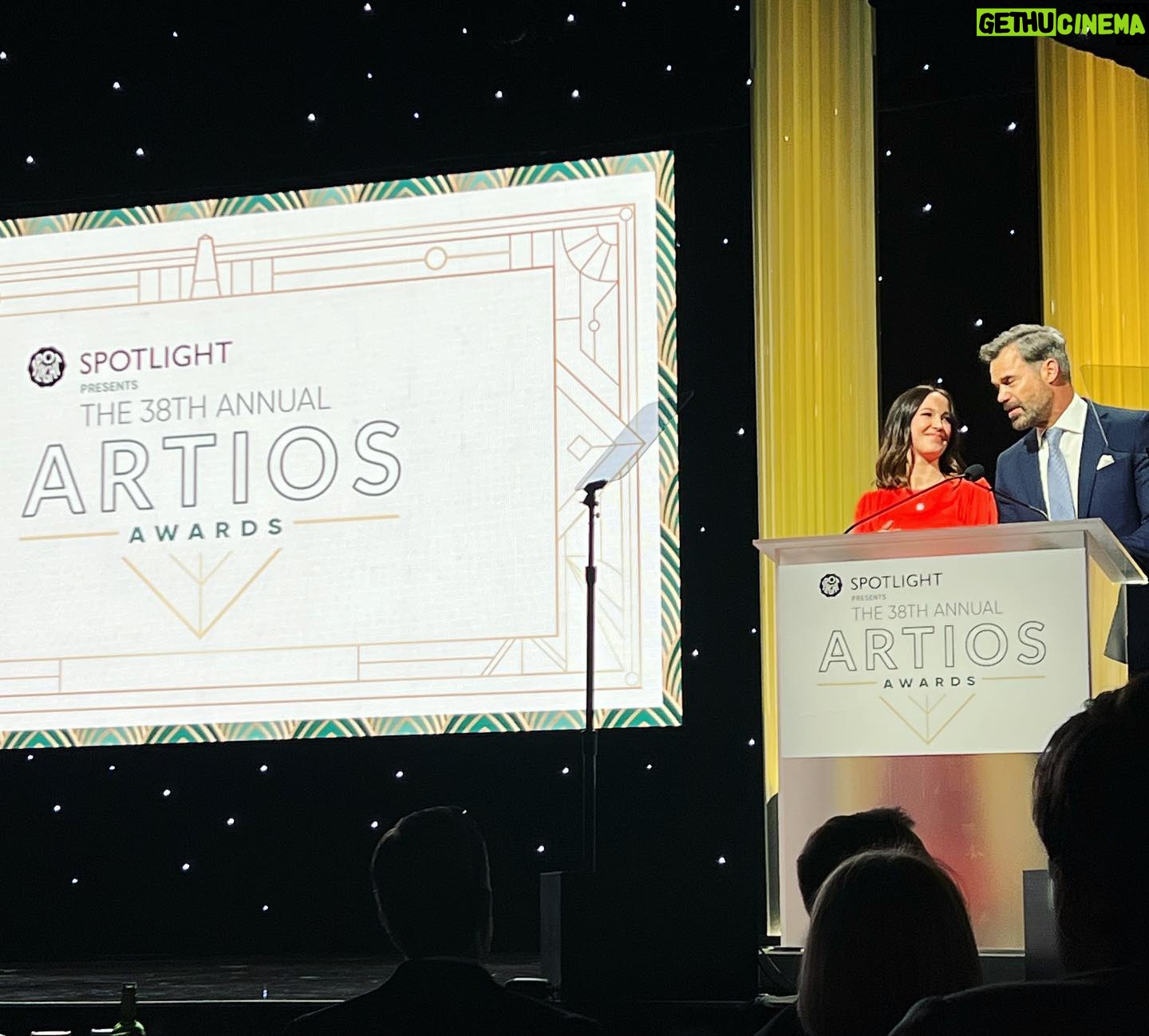 Anna Camp Instagram - What a delight presenting last night! #artiosawards 💫 Casting directors and actors coming together and showing the support we need right now. Thankyou for having me and table 4 crushed 💫
