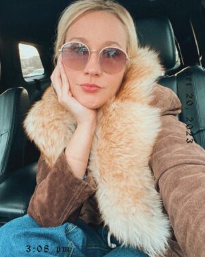 Anna Camp Instagram - In a parking lot in TN 🤘🏻😎