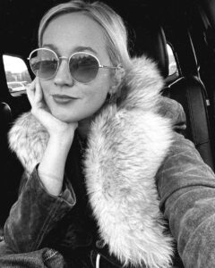 Anna Camp Instagram - In a parking lot in TN 🤘🏻😎