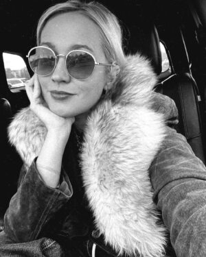 Anna Camp Instagram - In a parking lot in TN 🤘🏻😎
