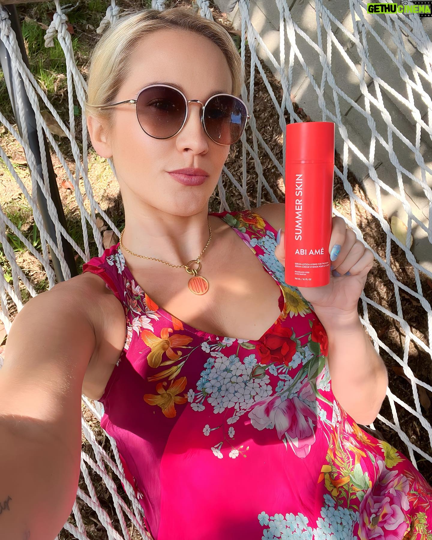 Anna Camp Instagram - Enjoying the last days of summer with the silkiest hydrated skin ever thanks to @abiame serum based body lotion ♥️ Summer Skin all year long …. Can’t wait for you guys to try!!! Xo, Anna