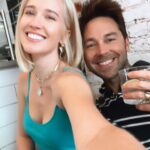 Anna Camp Instagram - Thanku @citypharmacycov we will be back for more oysters and key lime pie! ♥️ @silkybeats